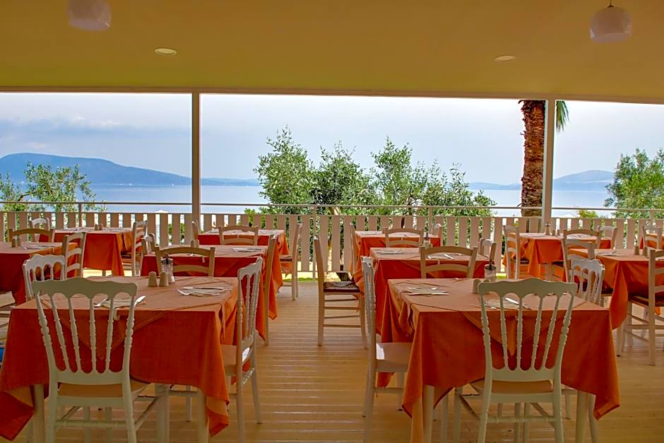 Calamos Beach Family Club