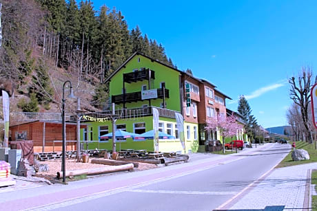 Action Forest Hotel - Kletterwald - Lasertag - nähe Badeparadies