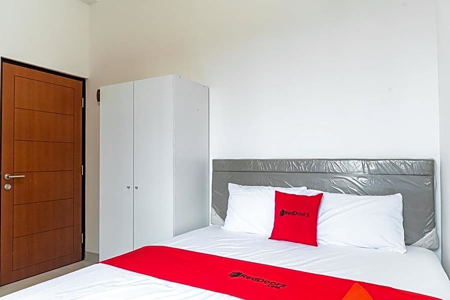 RedDoorz Plus @ EcoHome Citra Raya Tangerang