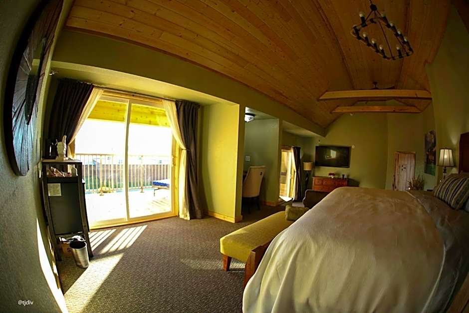 Photo 1 of 4 of 1 King Bed Suite, Balcony