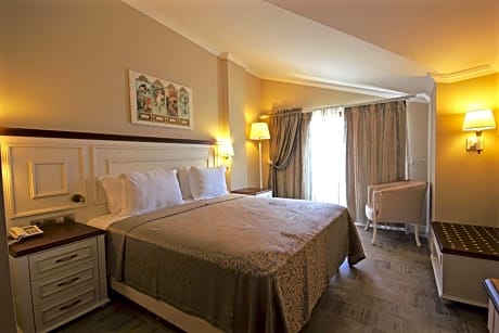 Superior double room with French Balcony