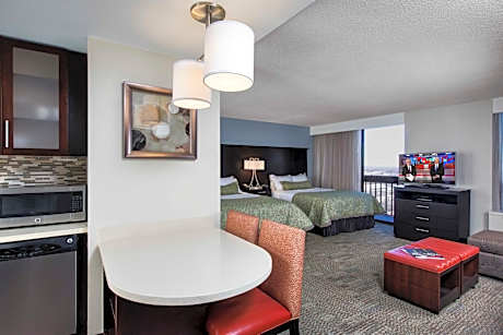 One-Bedroom Queen Suite with Roll-In Shower - Disability Access