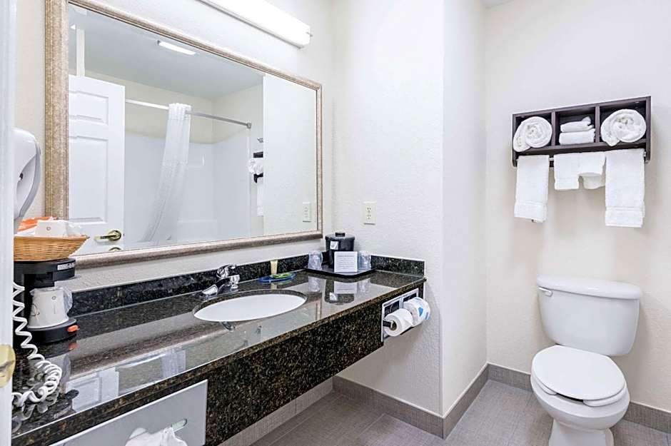 Clarion Pointe Madison-Huntsville