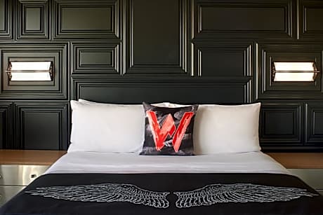 Premier Deluxe King Room