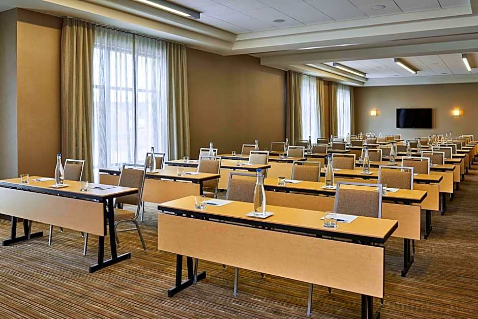 Four Points by Sheraton Fargo Medical Center
