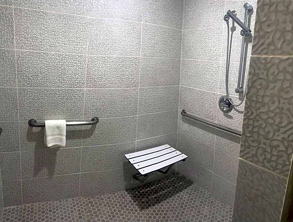 Econo Lodge Inn & Suites Near Lackland AFB