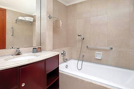 Club Deluxe King Room, Guest room, 1 King, City view