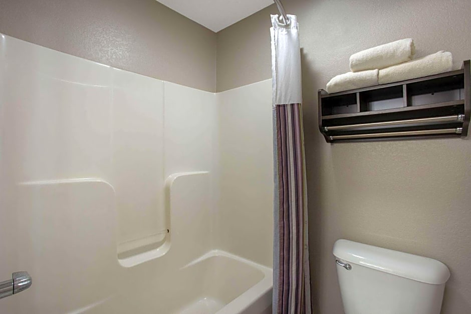 La Quinta Inn & Suites by Wyndham Peru Starved Rock St Park 