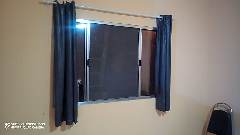 Casa com piscina , churrasqueira, Wi-Fi, em rua de Areia à 1km da praia, bairro sussegado, proíbido uso de som extremamente alto ideal para descansar