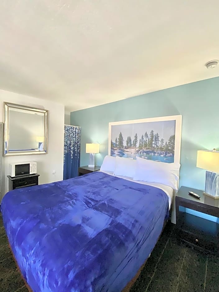 Bluebird Day Inn & Suites