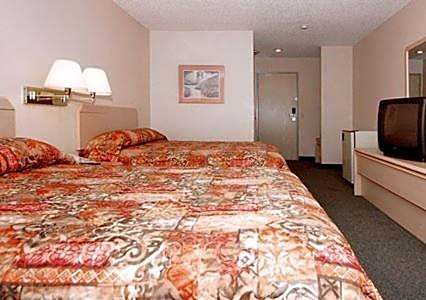 Photo 1 of 4 of 2 Queen Beds, Nonsmoking