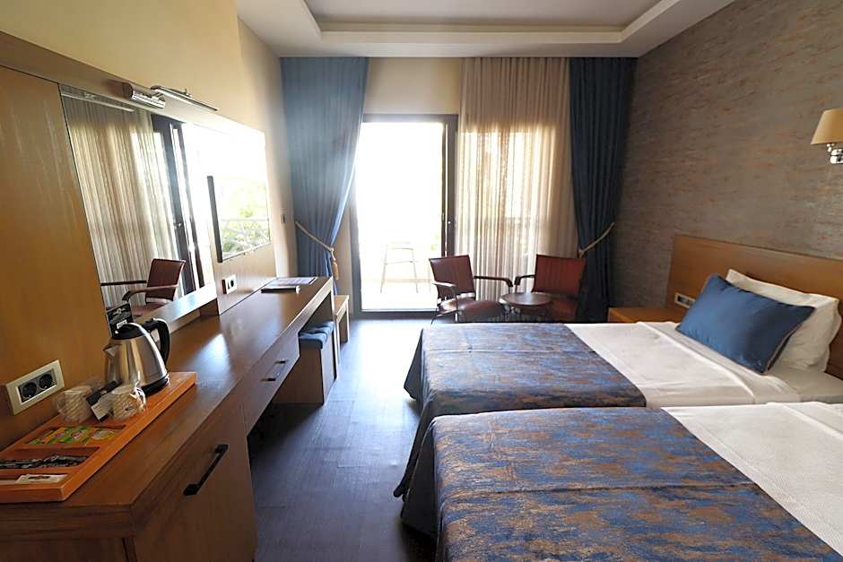 Azka Hotel