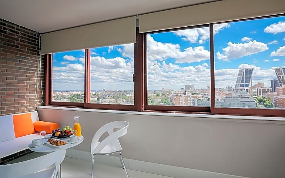 Hotel Chamartin The One