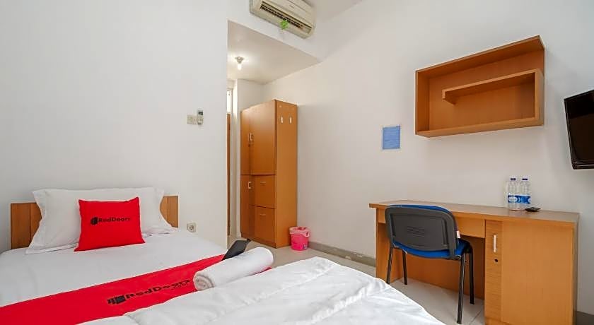 RedDoorz Syariah Plus @ Wisma Bougenville Karawaci