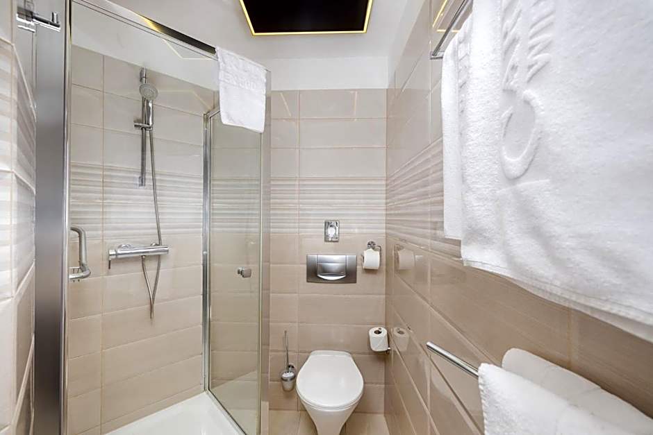 Carlton Hotel Buda Castle