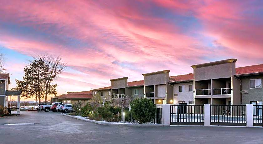 Best Western Plus Lake Front Hotel