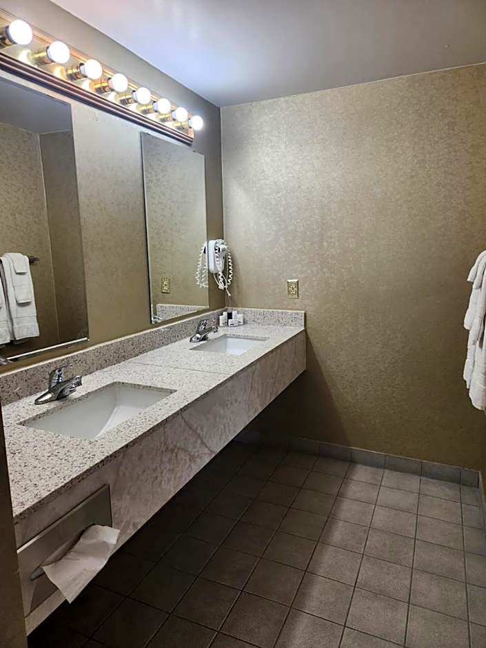 Travelodge by Wyndham Amherst