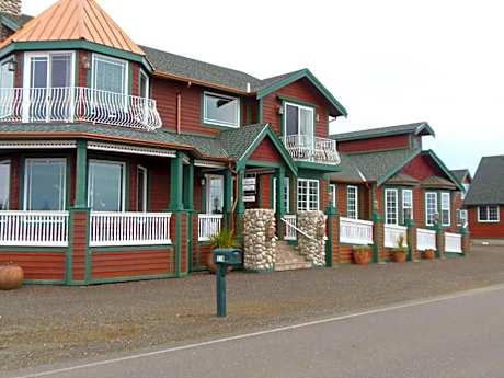 The Collins Inn and Seaside Cottages - Adults Only