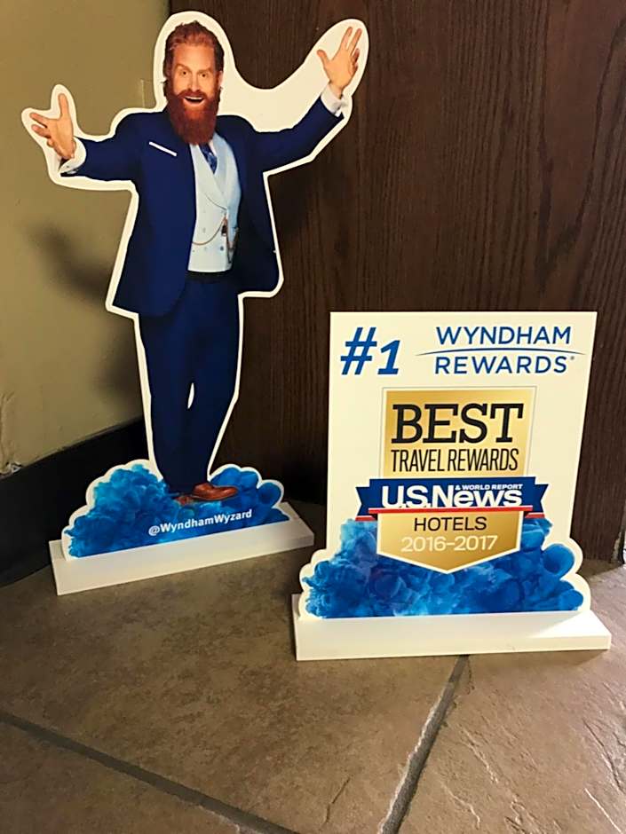 Super 8 by Wyndham Redfield