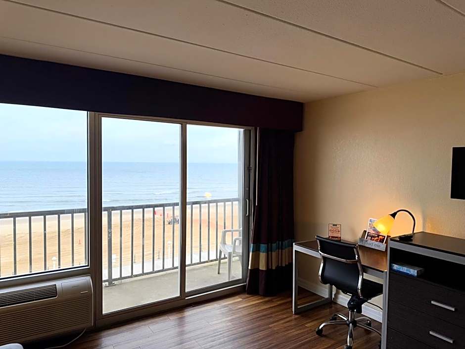 Aquarius Oceanfront Hotel