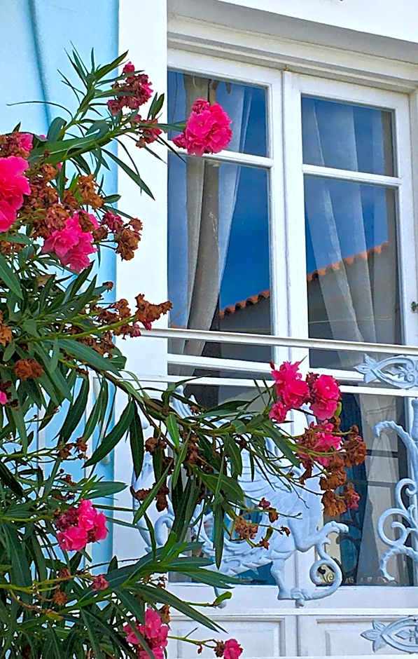 Stratos Hotel