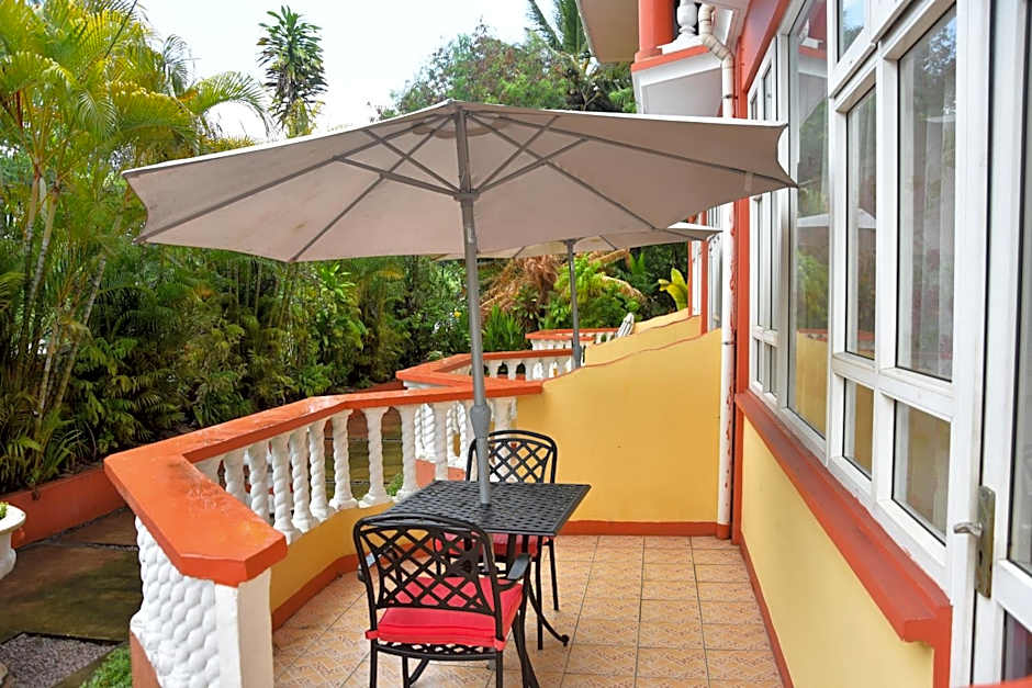 Reef Holiday Apartments