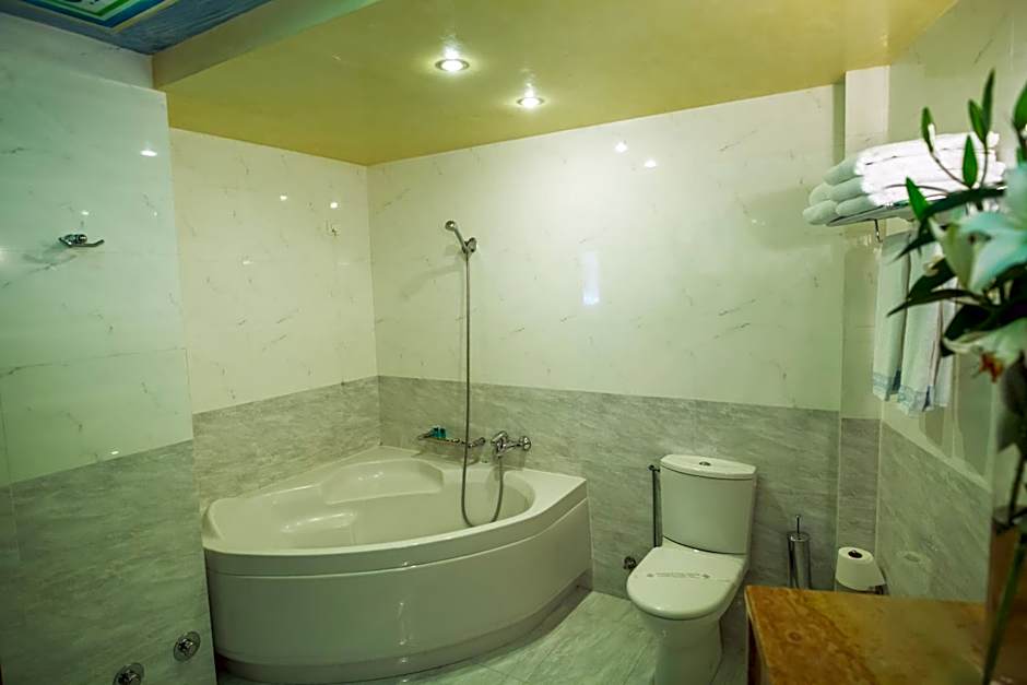 Crithoni's Paradise Hotel