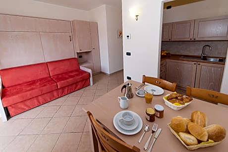 Studio (2 Adults + 2 Children)