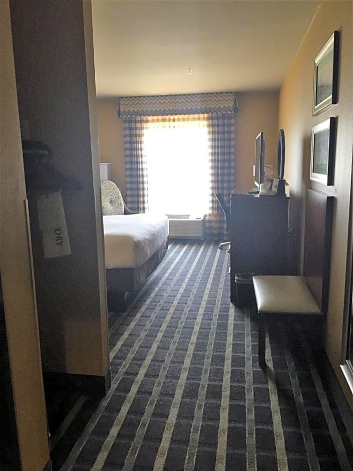 Holiday Inn Express Hotel & Suites Perry-National Fairground Area