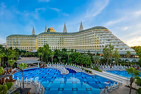 Delphin Imperial Lara