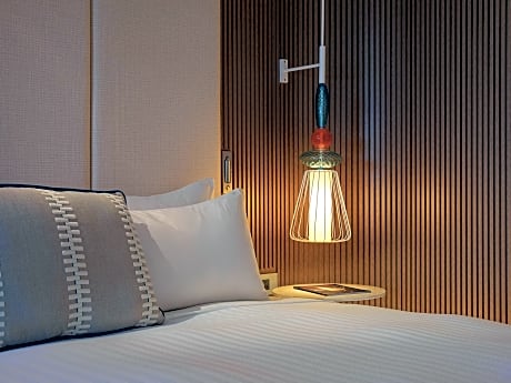 m suite, m club lounge access, suite, 1 king, sofa bed, seafront, corner room, near elevator