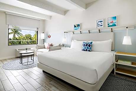 Deluxe King Room with Pool View -Newly Renovated