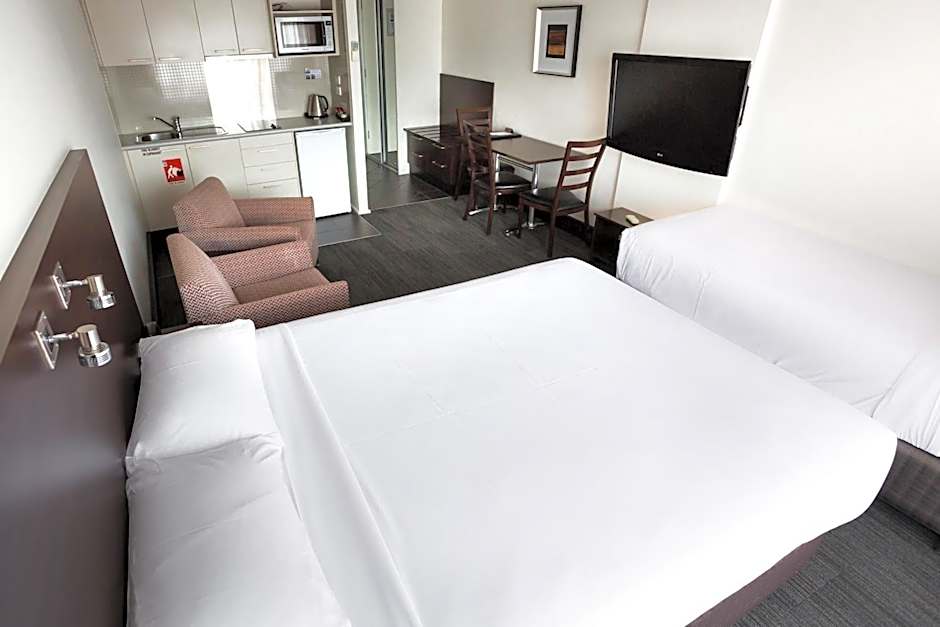 St Ives Motel Apartments