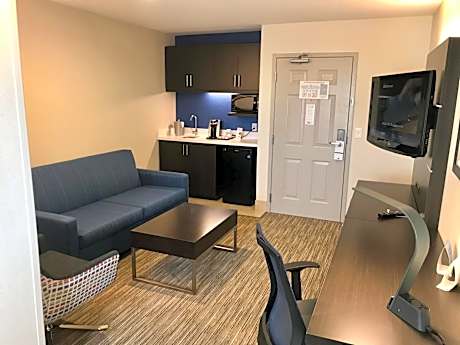 King Suite with Spa Bath - Non-Smoking