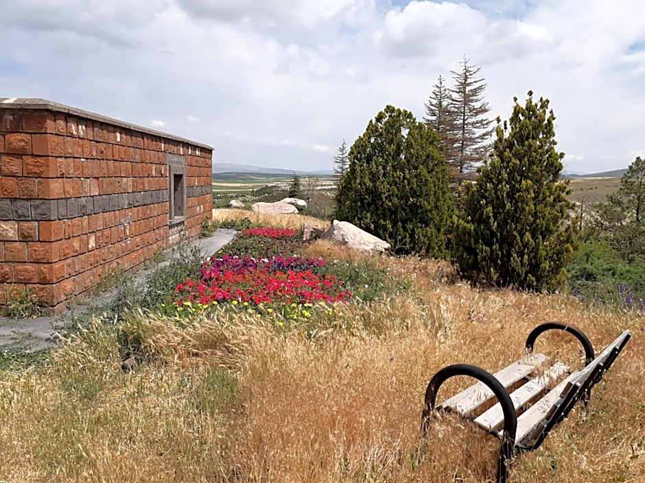 SUNOLUS VINEYARDHOUSe