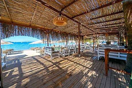 Halikarya Hotel & Restaurant Beach