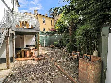 The Coach House Apartment