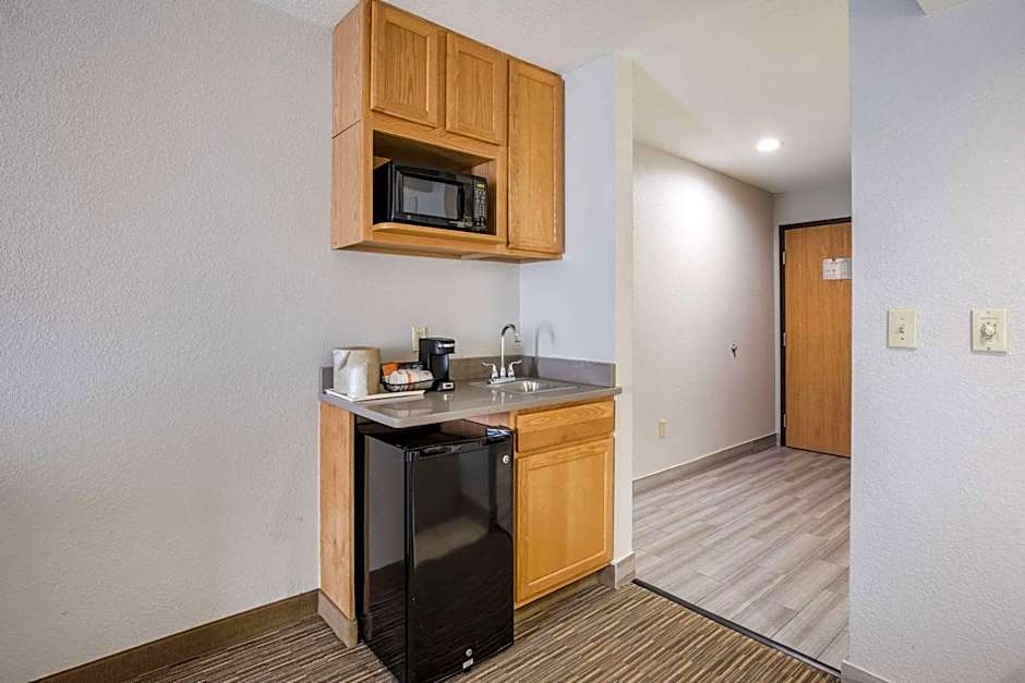 Quality Inn & Suites Lodi I-90