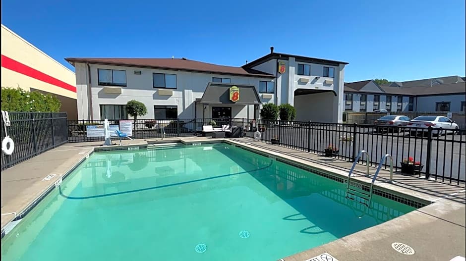 Super 8 by Wyndham Niagara Falls