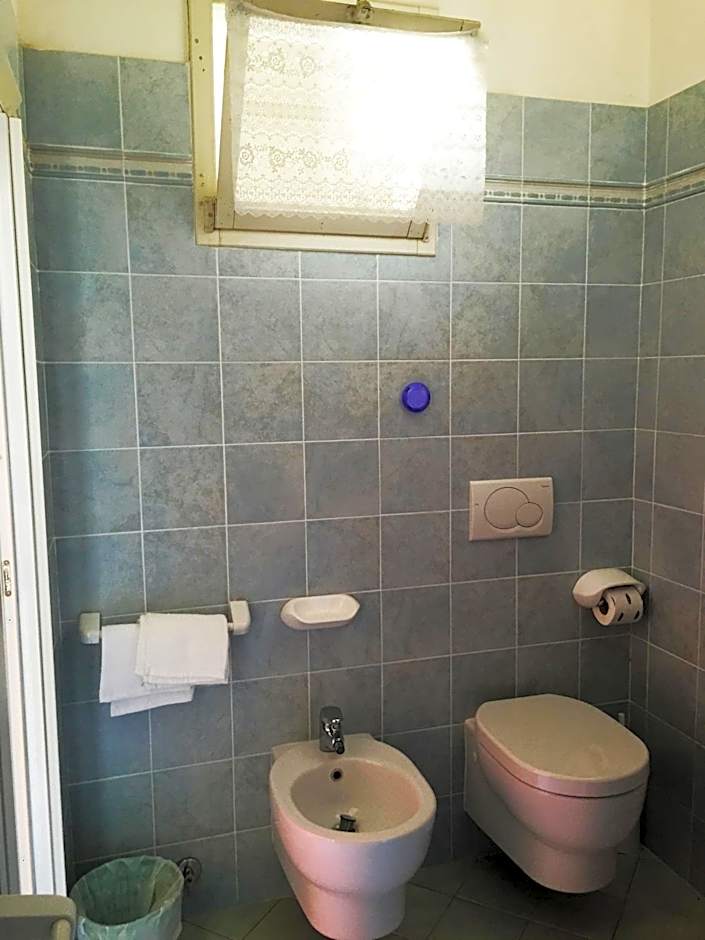 B&B Promenade Hotel Simple con Piscina