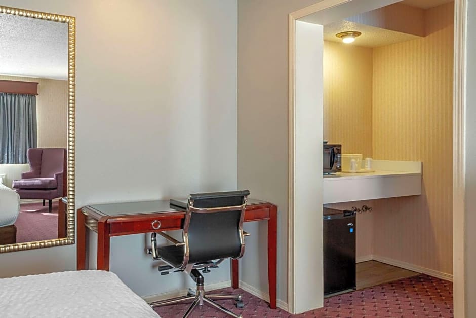 Clarion Hotel & Suites