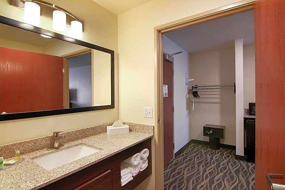 Cobblestone Inn & Suites - Menomonie/UW-Stout