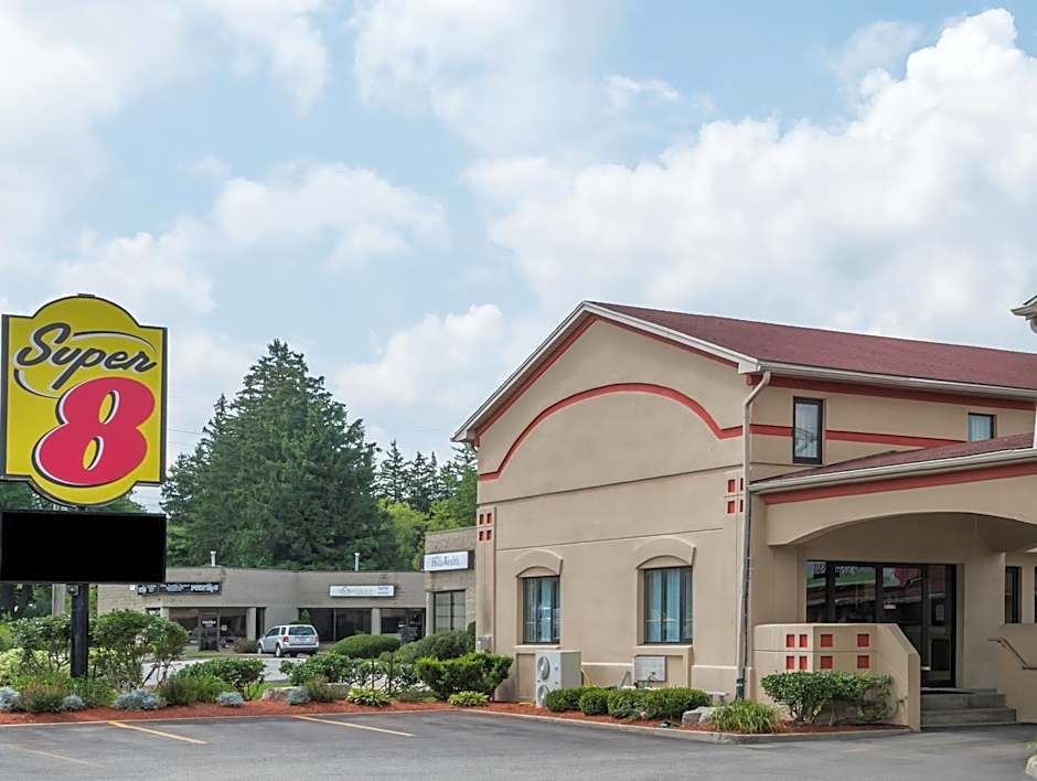 Super 8 by Wyndham Guelph