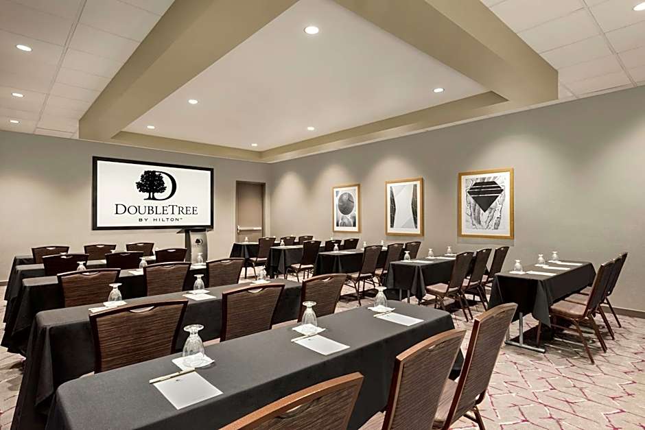 DoubleTree by Hilton St. Paul East