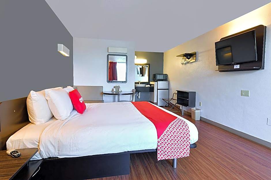 OYO Hotel Valdosta GA I-75