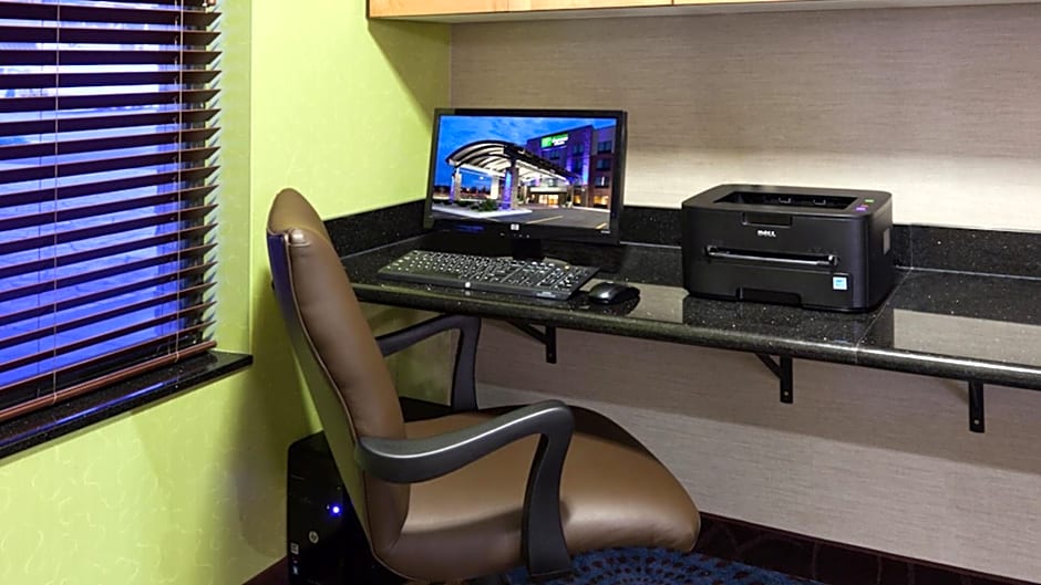 Holiday Inn Express and Suites Rochester West-Medical Center By IHG