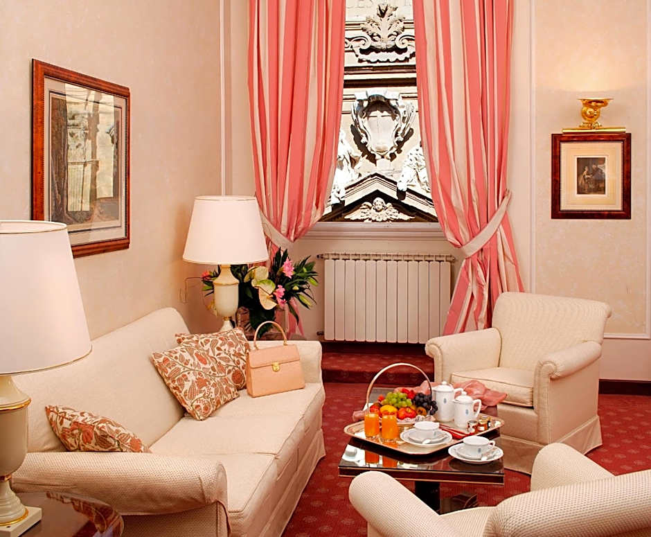 De La Ville Hotel