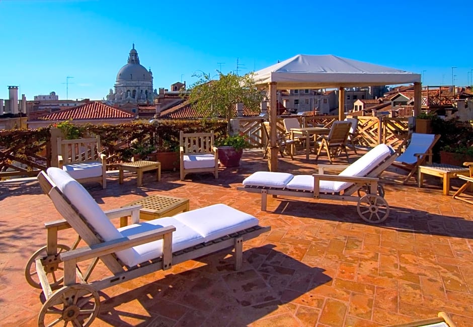 Hotel Saturnia & International