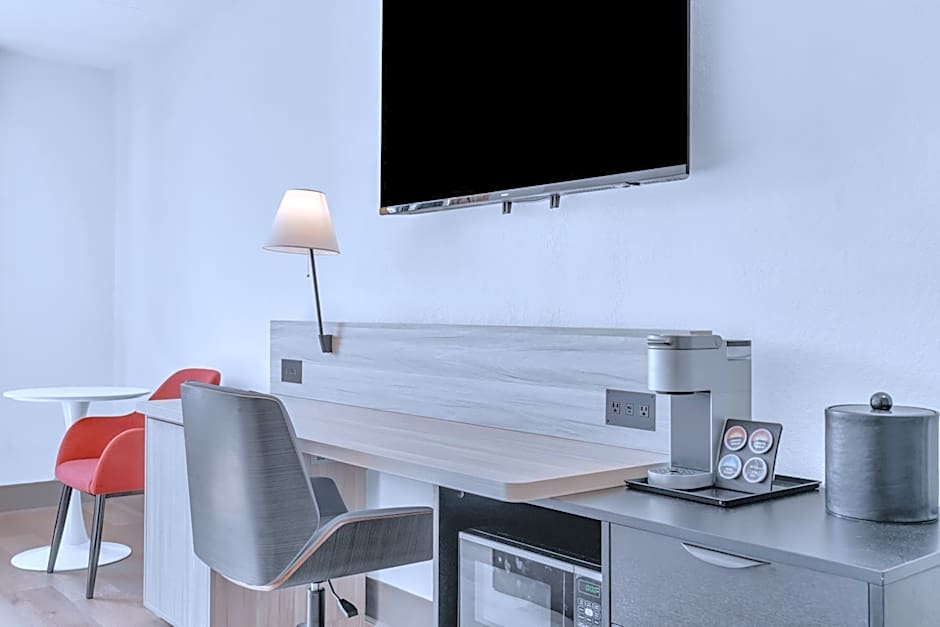 Seven Oaks Hotel Regina