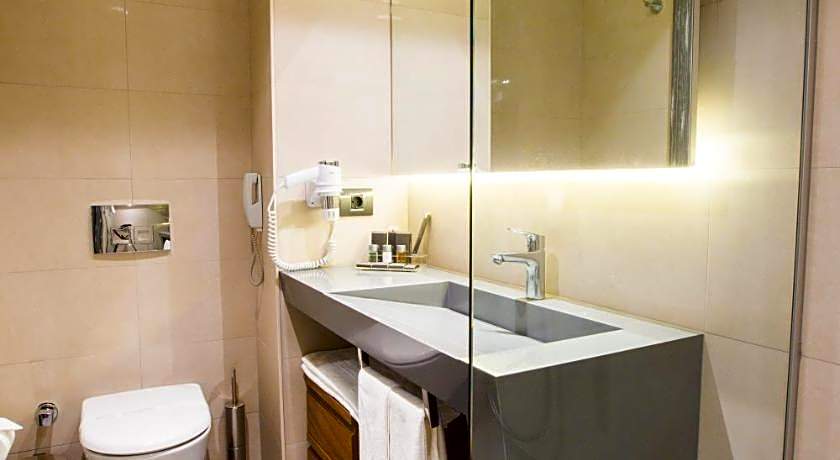 Zeniva Hotel 